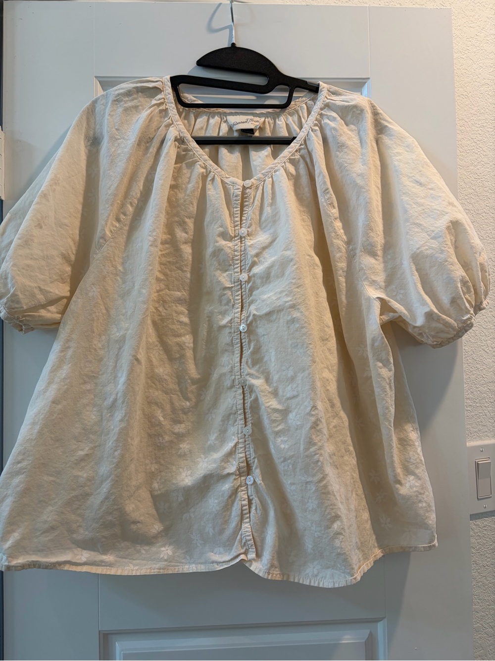 Universal Thread Cream Button-Front Puff Sleeve Blouse